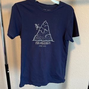 Mens Patagonia short sleeve mountain hiker t-shirt size Small.